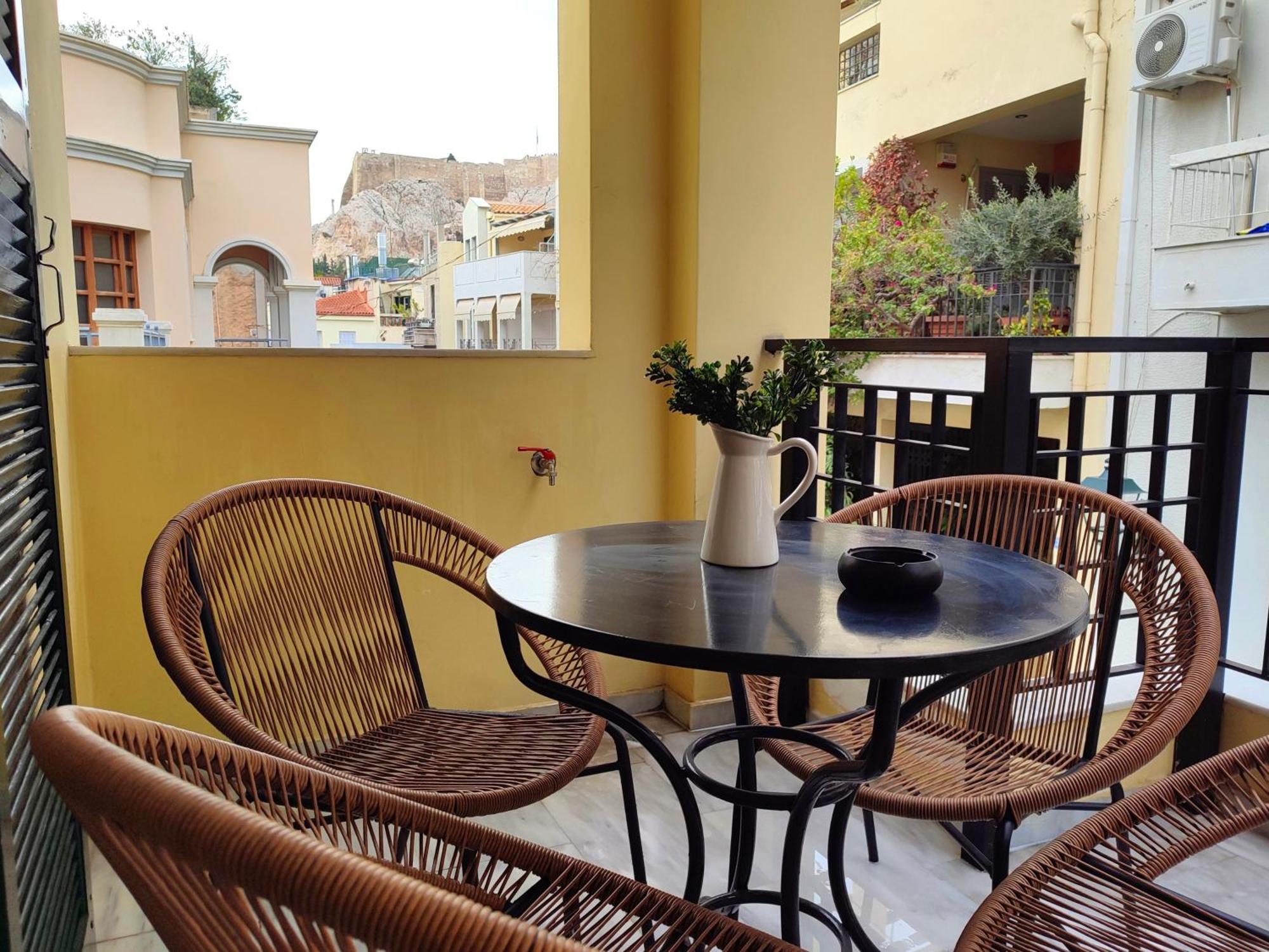 Elia Apartment *